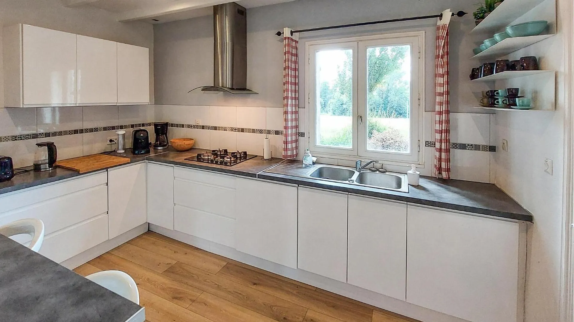 Amazing Home In Ploubezre بيت للعطل