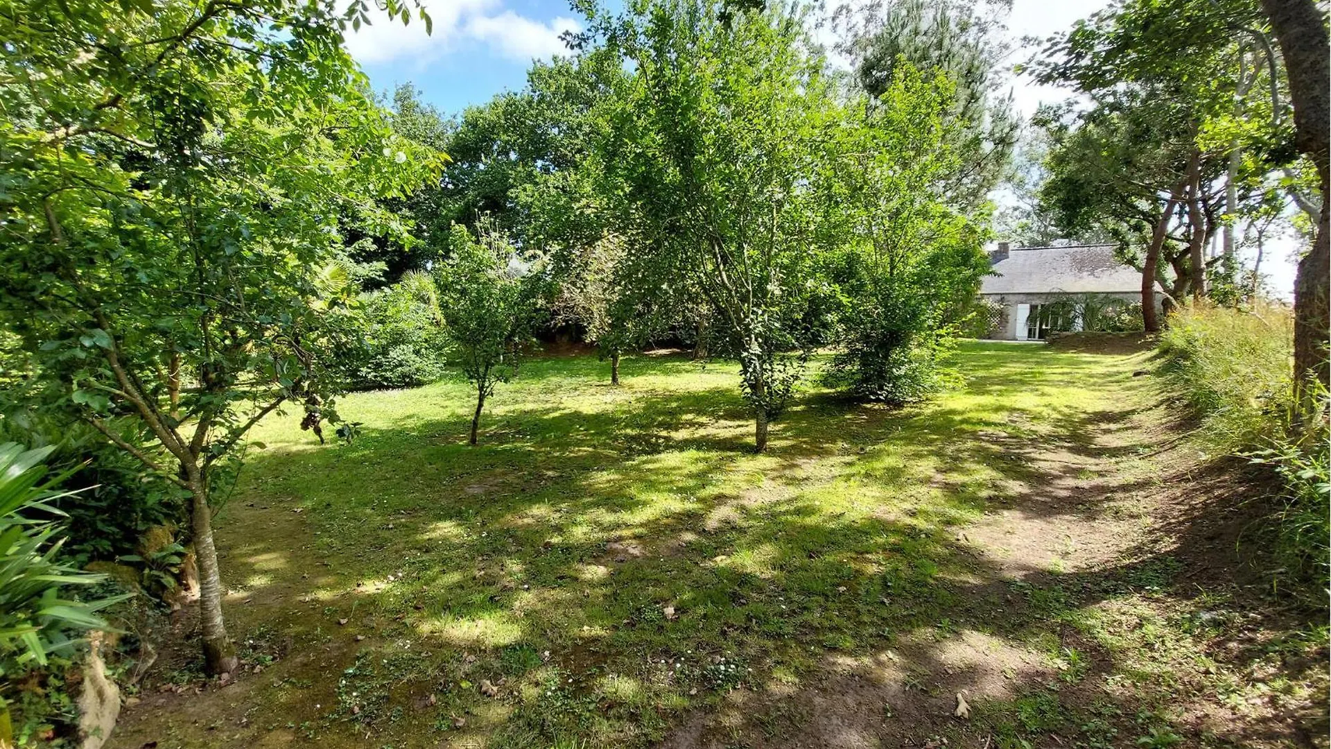 Amazing Home In Ploubezre بيت للعطل