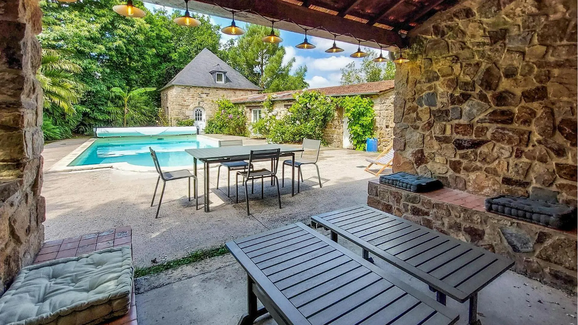 Amazing Home In Ploubezre فرنسا