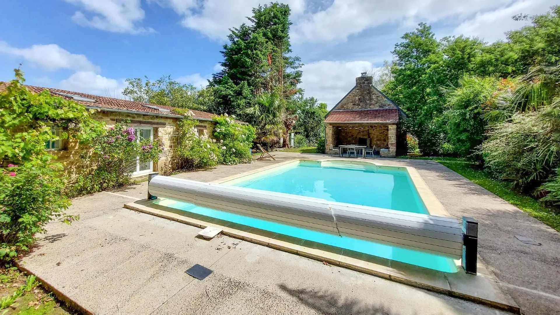 Amazing Home In Ploubezre بيت للعطل